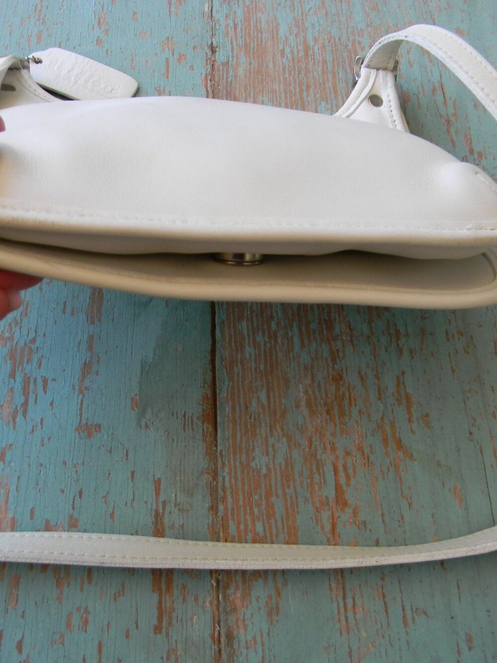 VINTAGE COACH 9142 WHITE CHALK HIPPIE CROSSBODY LEATHER SMALL BAG HANGTAG - Picture 6 of 9